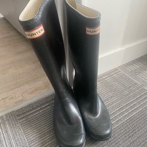 Black hunter boots